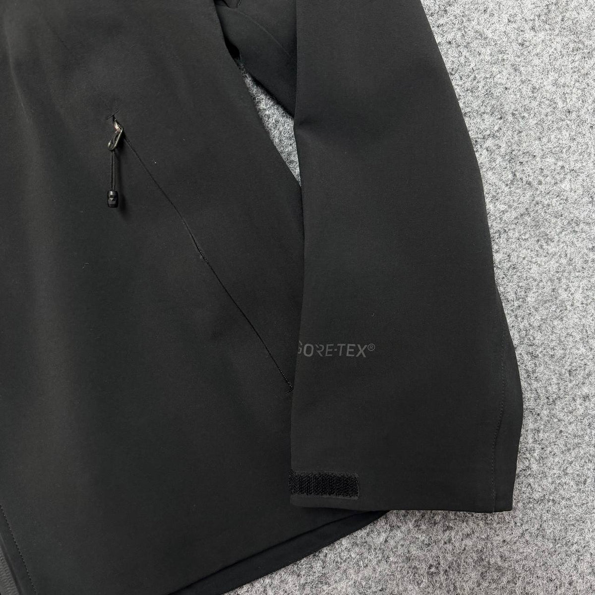 The North Face 
Gore-Tex, kao NOVA